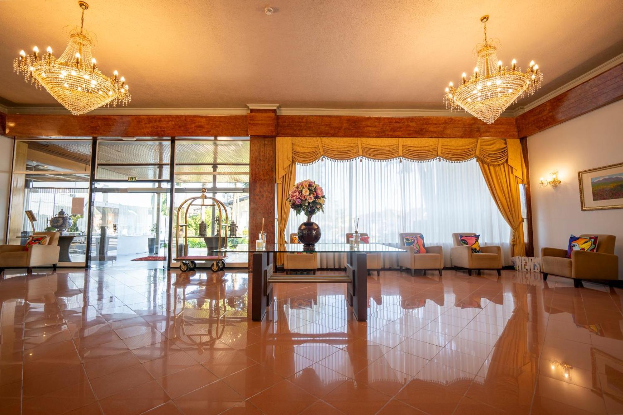Hotel Onix Висеу Екстериор снимка